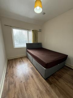2 bedroom flat to rent, Kings Road, Bradford BD2