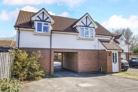 2 bedroom maisonette for sale, Shaw Drive, Walton-On-Thames, Surrey, KT12