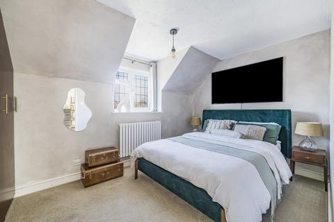 2 bedroom maisonette for sale, Shaw Drive, Walton-On-Thames, Surrey, KT12