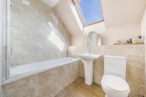 2 bedroom maisonette for sale, Shaw Drive, Walton-On-Thames, Surrey, KT12