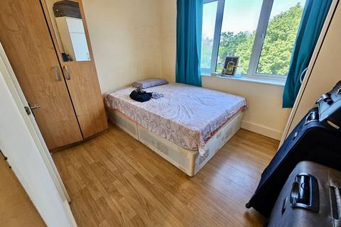 Studio to rent, Shaftesbury Avenue, Harrow HA2