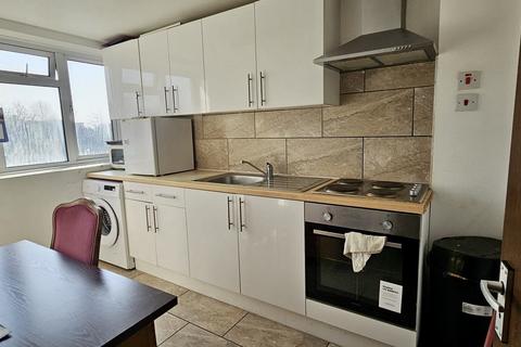 Studio to rent, Shaftesbury Avenue, Harrow HA2