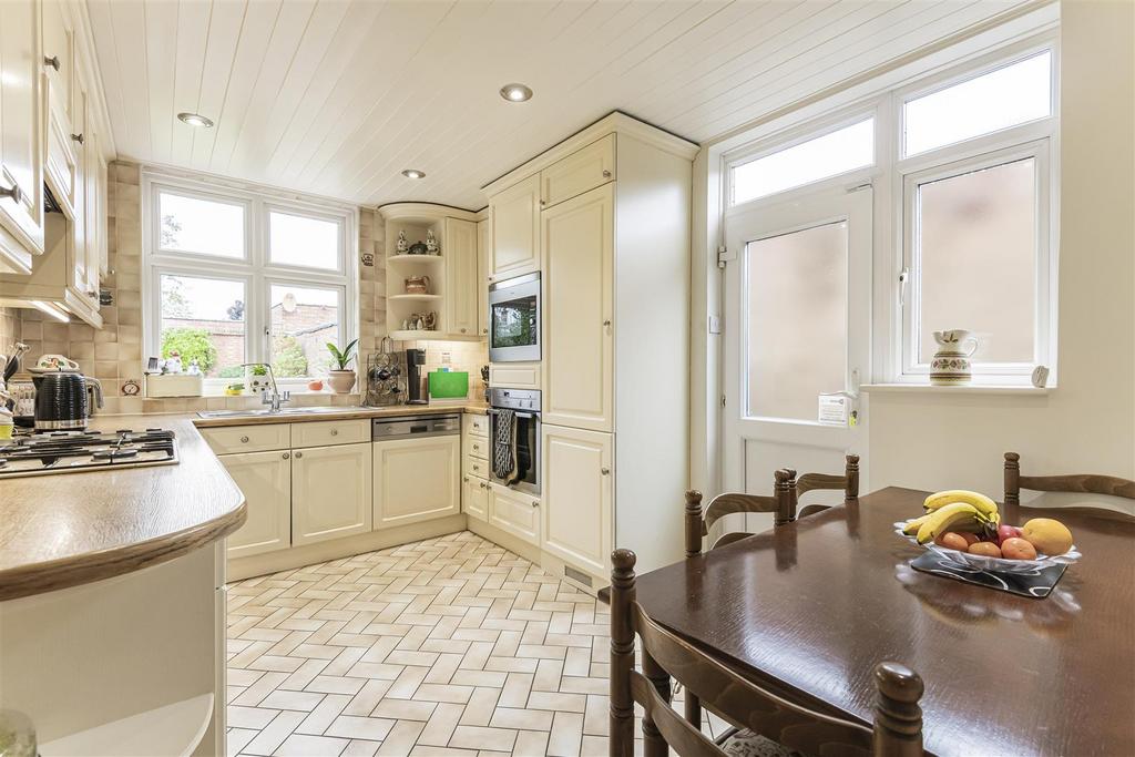 Fitted kitchen/diner