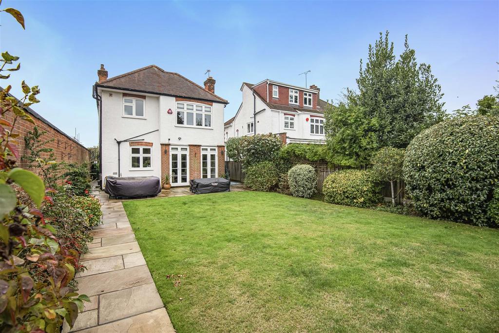 REAR ELEVATION &amp; GARDEN: