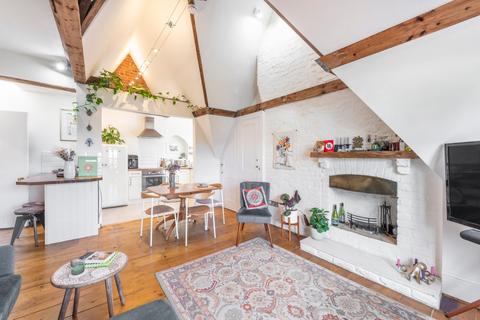 17a Hampstead Lane, London, N6 4RT