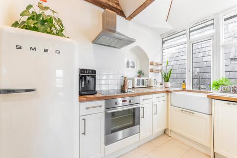 17a Hampstead Lane, London, N6 4RT