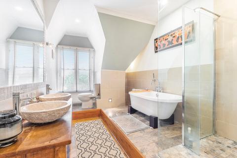 17a Hampstead Lane, London, N6 4RT