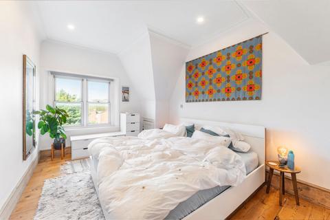 17a Hampstead Lane, London, N6 4RT