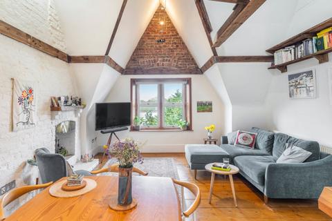 17a Hampstead Lane, London, N6 4RT