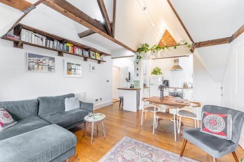 17a Hampstead Lane, London, N6 4RT