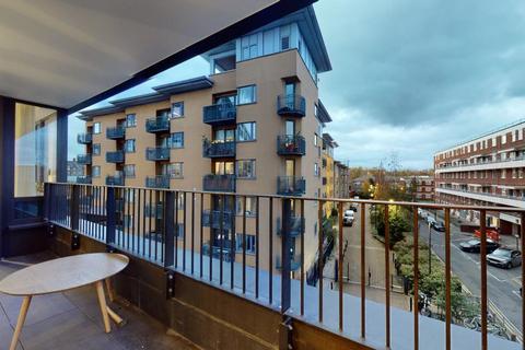 3 bedroom apartment to rent, Hackney Road, London E2