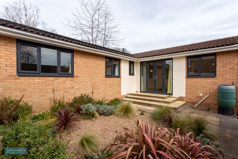 2 bedroom bungalow for sale, Hoyles Road, Wellington