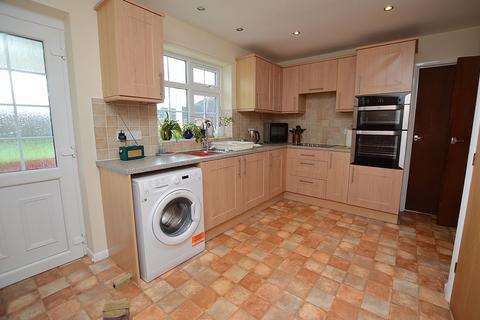 3 bedroom detached bungalow for sale, 64 High Street, Coningsby