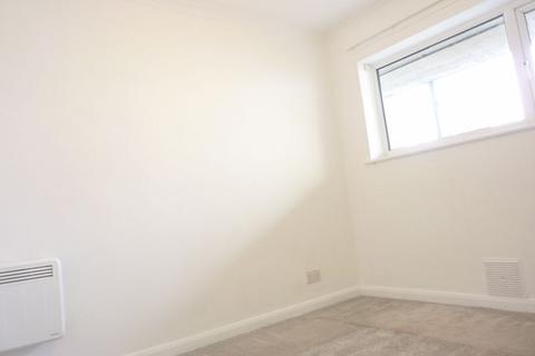Flat 30, Raglan Precinct Town End, Caterham, CR3 5UG