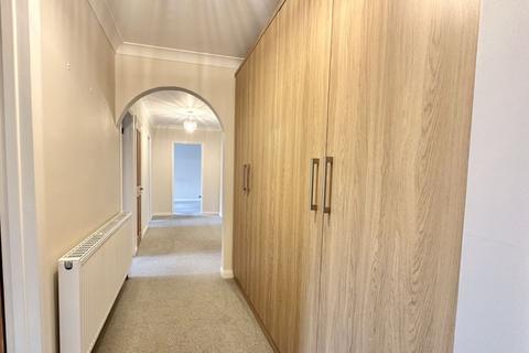 21, Sandown Lodge Avenue Road, Epsom, KT18 7QX