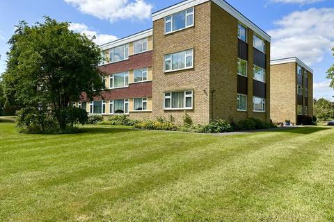 undefined, Avenue Road, Epsom