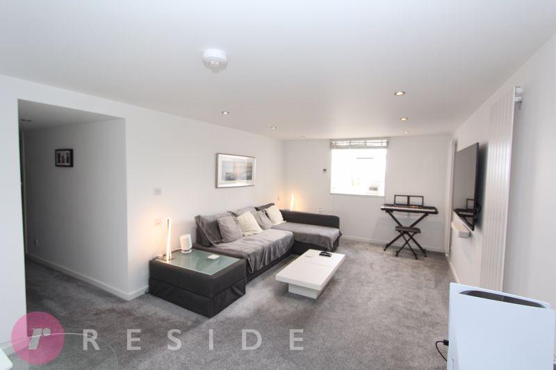 Lounge / Dining Area
