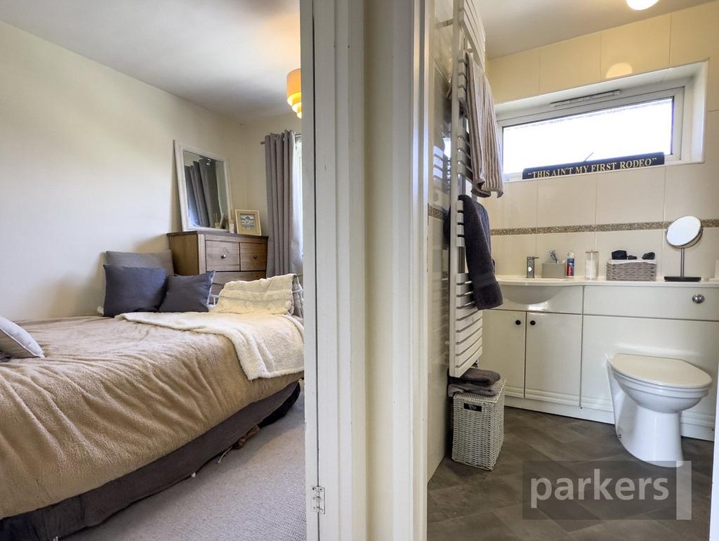 Bedroom/Bathroom
