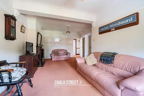 4 bedroom detached house for sale, Hill Crescent, Hornchurch, RM11