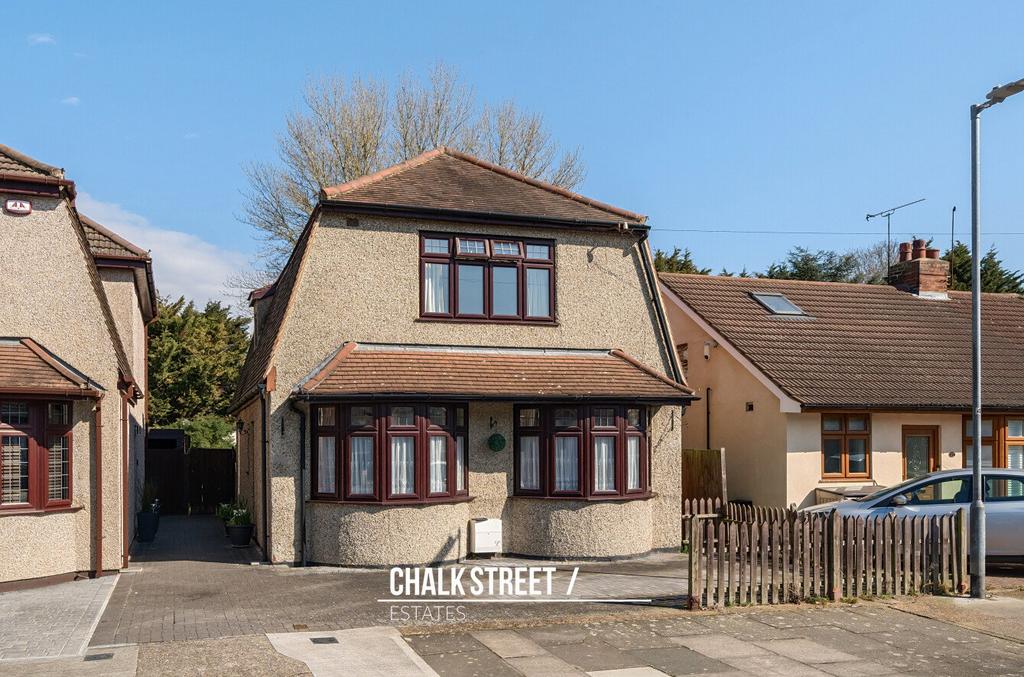 Detached house exterior, driveway