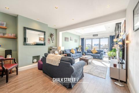 52 Ravenscourt Drive, Hornchurch, RM12 6HL
