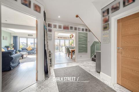 52 Ravenscourt Drive, Hornchurch, RM12 6HL