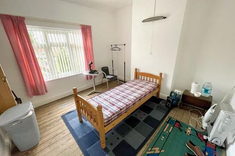 2 bedroom semi-detached house for sale, North Road, Ponciau