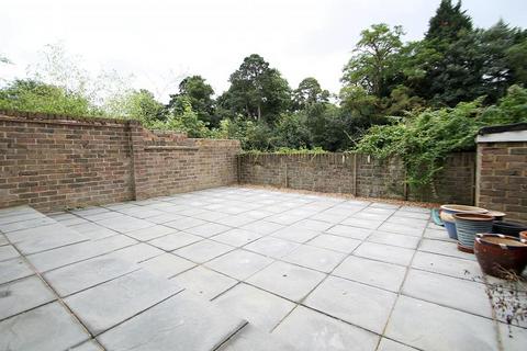 3 bedroom terraced house to rent, Angas Court, Pine Grove, Weybridge, KT13