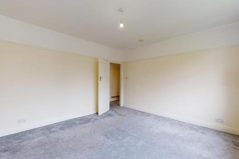 3 bedroom flat to rent, Greyhound Hill, London NW4