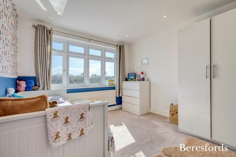18 Ashvale Gardens, Upminster, RM14 3NA