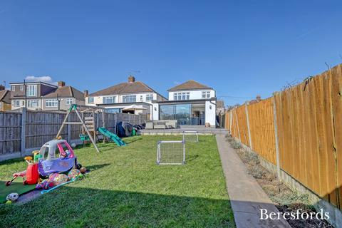 18 Ashvale Gardens, Upminster, RM14 3NA