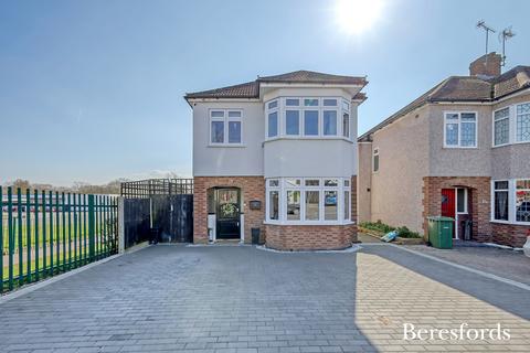 18 Ashvale Gardens, Upminster, RM14 3NA