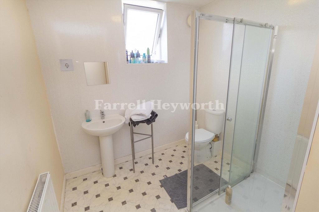 Bedroom 2 en suite