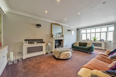 107 Roehampton Vale, London, SW15 3PG