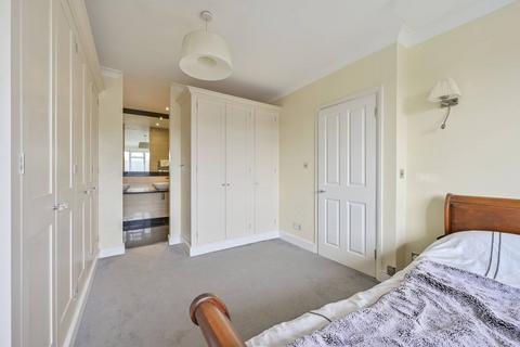 107 Roehampton Vale, London, SW15 3PG