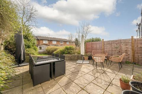 107 Roehampton Vale, London, SW15 3PG