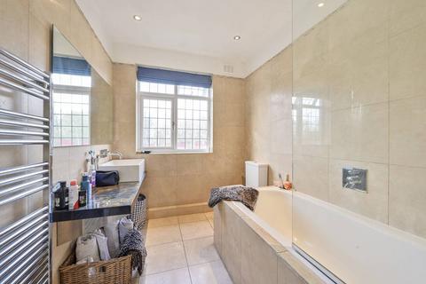 107 Roehampton Vale, London, SW15 3PG