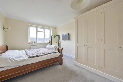 107 Roehampton Vale, London, SW15 3PG