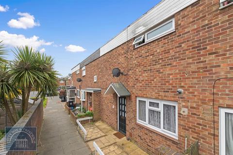 2 bedroom terraced house to rent, Westmorland Close, Aldersbrook