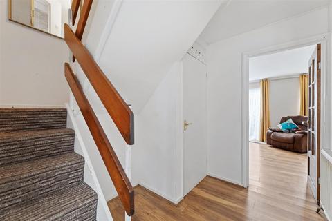 2 bedroom terraced house to rent, Westmorland Close, Aldersbrook