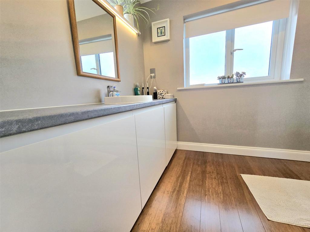 Ensuite