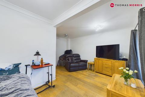 3 bedroom terraced house for sale, Shortmead Street, Bedfordshire SG18