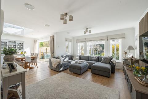Albany House Bath Road, Woolhampton, Reading, RG7 5RE