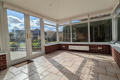 3 bedroom bungalow for sale, Shannon Way, Worcestershire WR11