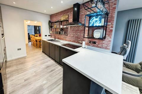 2 bedroom end of terrace house for sale, Winstanley Road, Kent ME12
