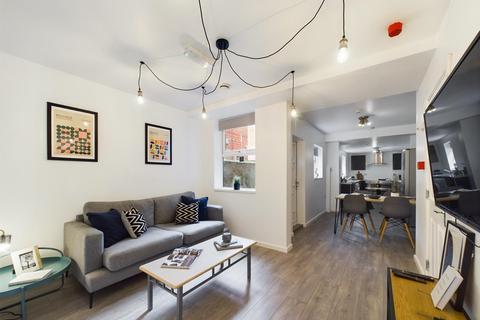 6 bedroom house to rent, Haydn Avenue, Manchester M14
