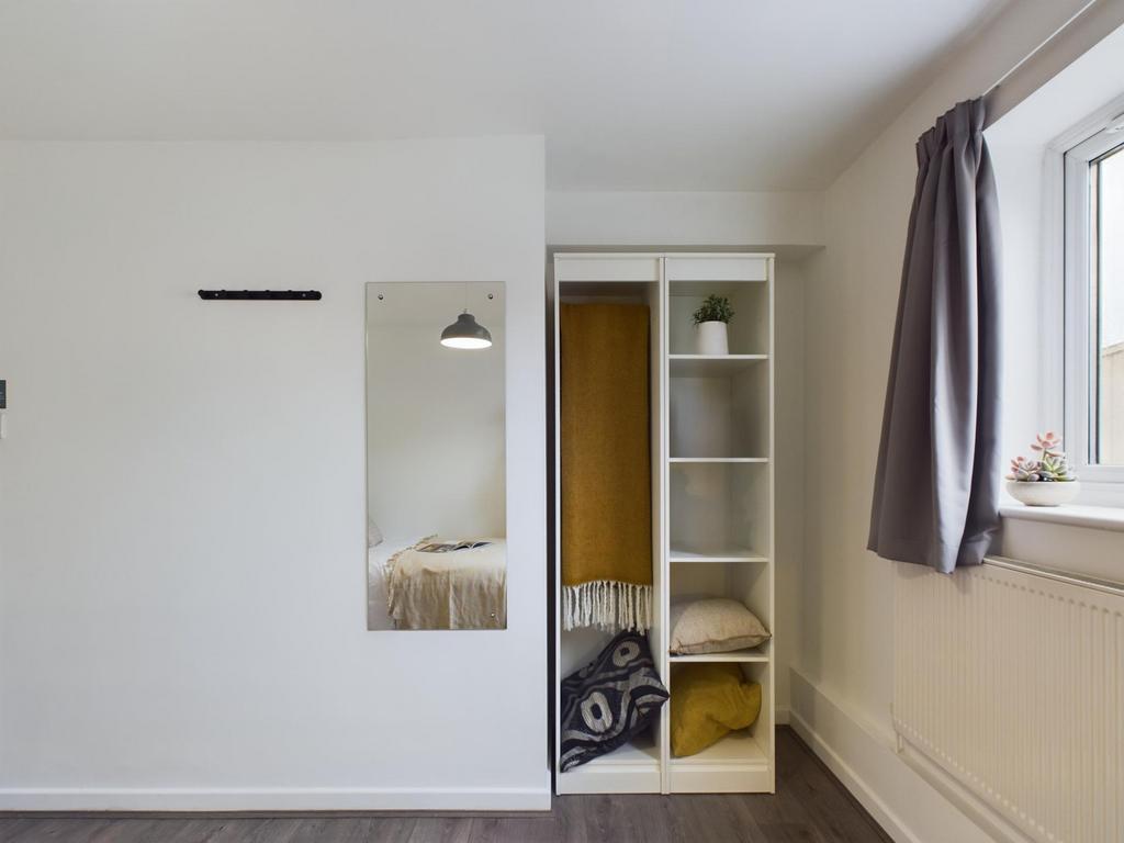 A bright and tidy double bedroom with stylish d...