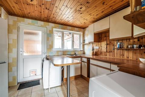 14 Hurstlands, Oxted, RH8 0HG
