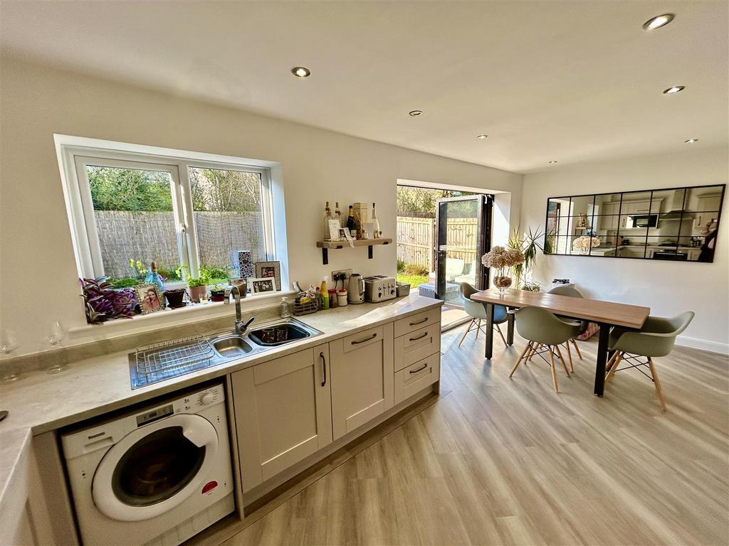 Kitchen1.JPG