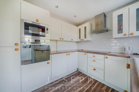 Cherwell Chesapeake Close, Chelmondiston, Ipswich, IP9 1HH